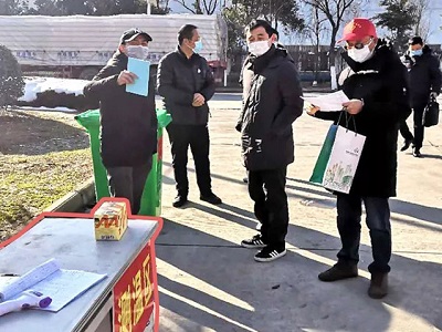 六安開發(fā)區(qū)招商局、組織人事部、安監(jiān)局和應(yīng)急管理局一起參與企業(yè)復(fù)工復(fù)產(chǎn)防疫情況驗收