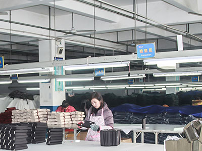<i style='color:red'>箱包定制</i>選加工廠品質(zhì)穩(wěn)定很重要