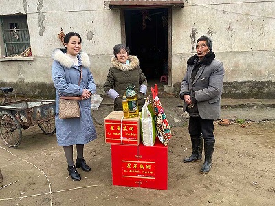 情系職工，冬送溫暖